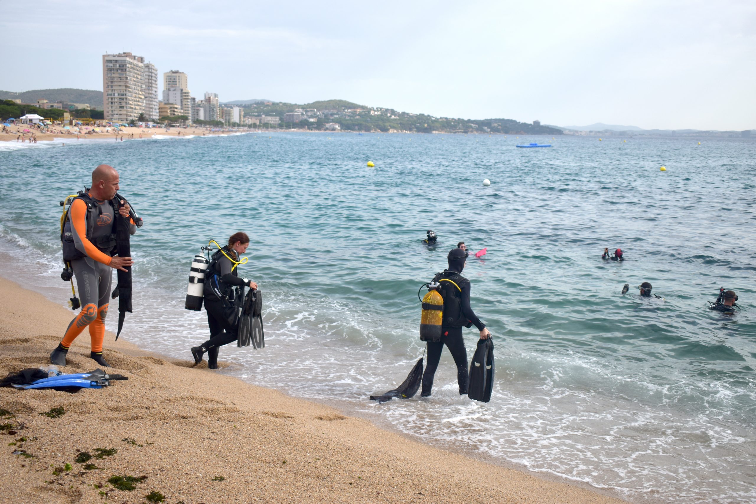 Waste collection with divers in the Mediterranean sea